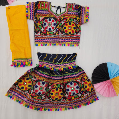 Girls - 2 Patta Laheriya Chaniya Choli